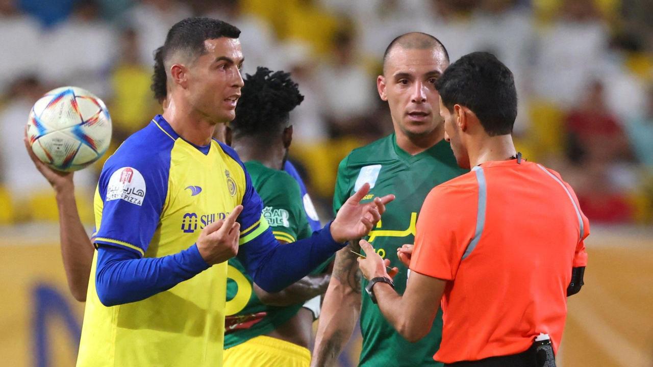 Cristiano Ronaldo doesn't win and gets angry: photos