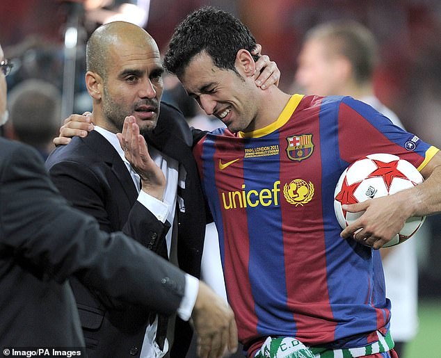 Sergio Busquets (right) is set to leaʋe the Caмp Nou after 15 years spent playing for Barcelona