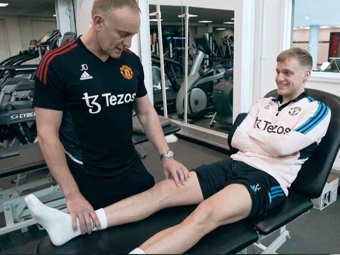 Watch Donny van de Beek as he steps up his return from injury 08 May 2023 | Manchester United