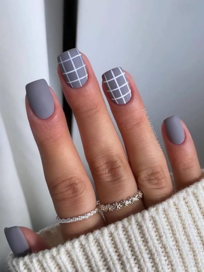 Más de 30 impresionantes diseños de uñas en gris para que sean neutrales - 241