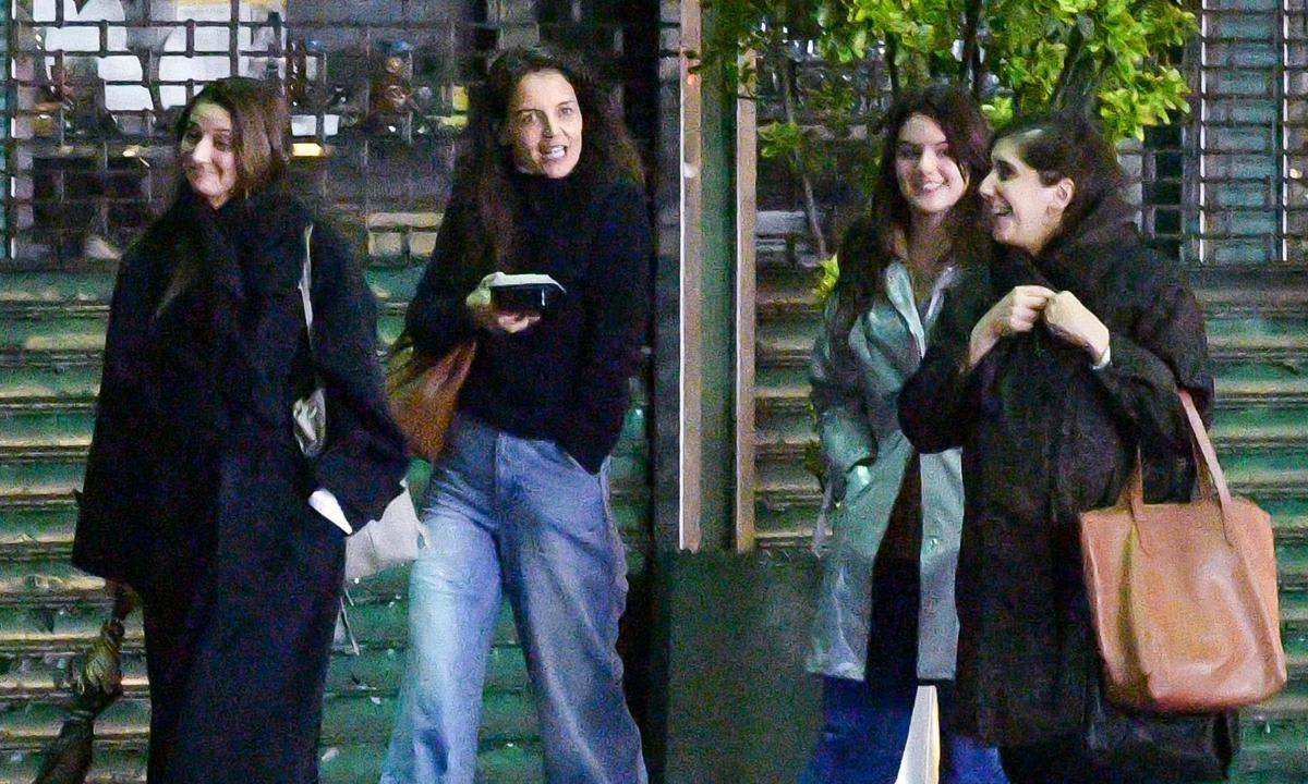 Suri Cruise & Katie Holmes spotted in mother-daughter outing