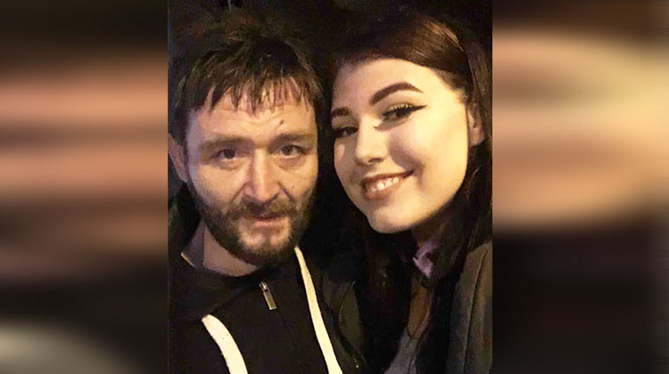 Homeless Man Finds Purse With 0, Spends 2 Days Searching High And Low For Owner.