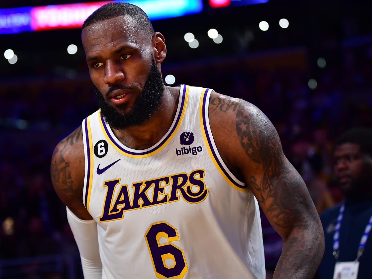 LeBron James Tweaked His Ankle Again And It Could Be Bad News For The Lakers  - Fadeaway World